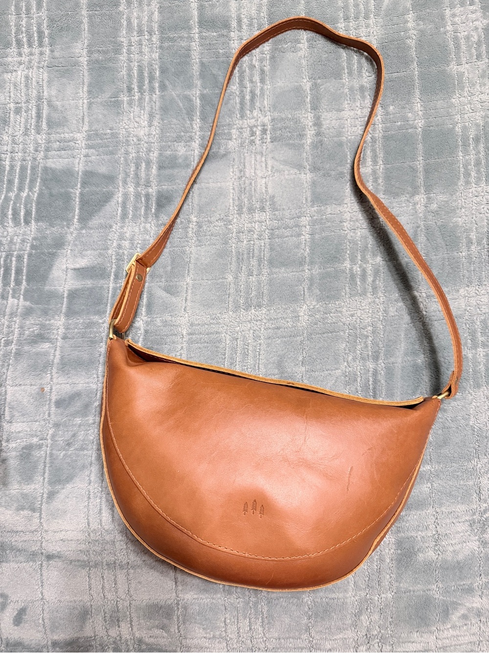 Portland Leather, Honey, Large Koala Crossbody Bag - Picture 9 of 10